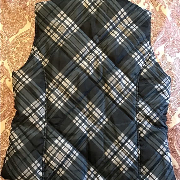 EUC Reversible Black Puffer Vest - Picture 2 of 4